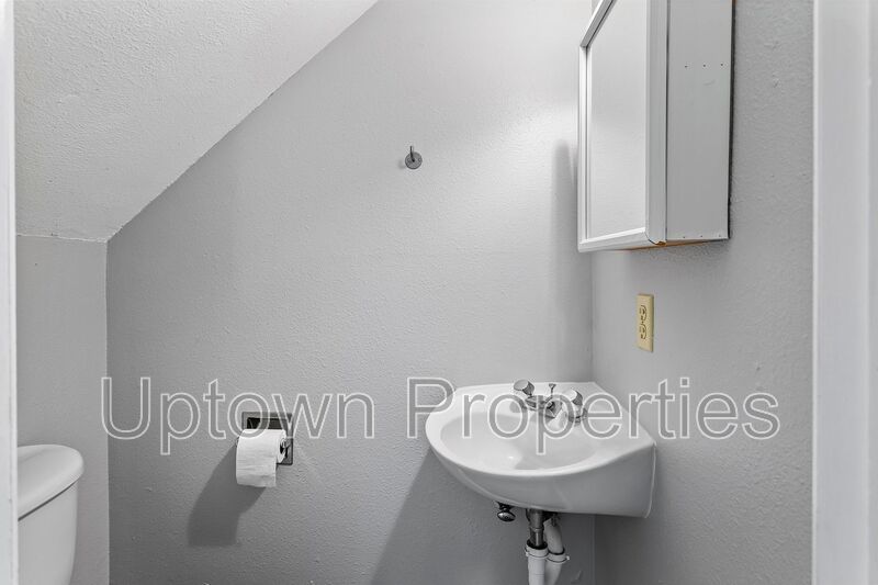 Vista Hills Creekside End Unit 2 Bed/1.5 Bath Townhome + W/D Included + Wood Flooring + Private Deck + Pets Welcome!! property image