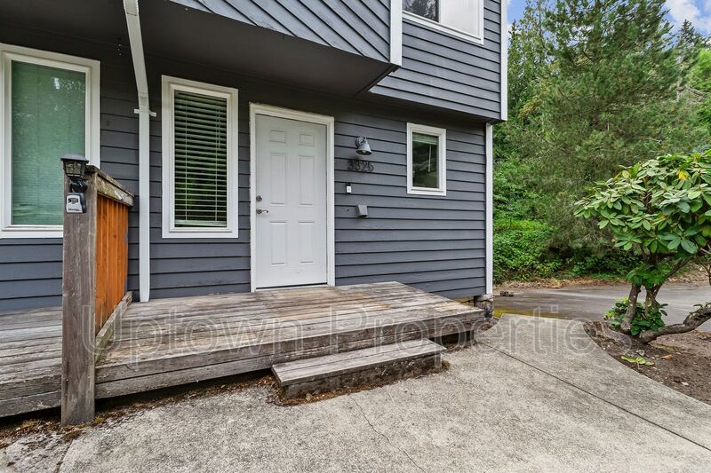 Vista Hills Creekside End Unit 2 Bed/1.5 Bath Townhome + W/D Included + Wood Flooring + Private Deck + Pets Welcome!! property image