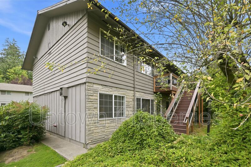 Renovated! Ground floor 2 bed/1 bath New floors, Cabinets, Quartz counters in the heart of Hillsdale! property image