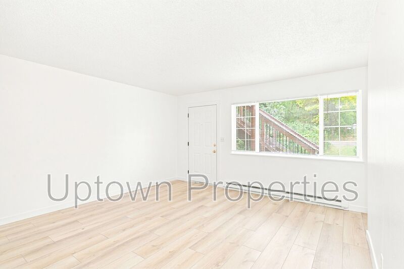 Renovated! Ground floor 2 bed/1 bath New floors, Cabinets, Quartz counters in the heart of Hillsdale! property image