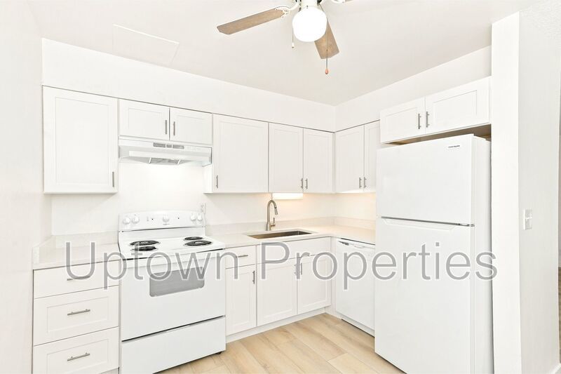 Renovated! Ground floor 2 bed/1 bath New floors, Cabinets, Quartz counters in the heart of Hillsdale! property image