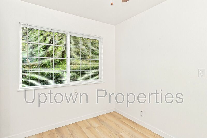 Renovated! Ground floor 2 bed/1 bath New floors, Cabinets, Quartz counters in the heart of Hillsdale! property image