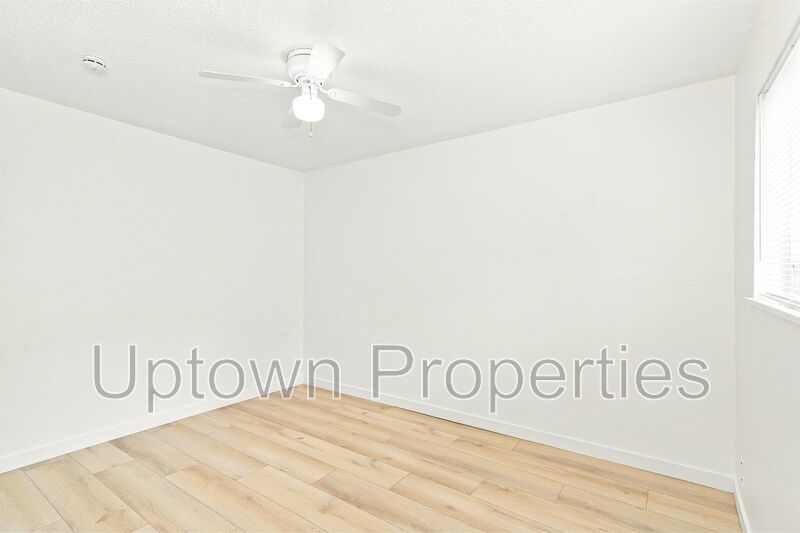 Renovated! Ground floor 2 bed/1 bath New floors, Cabinets, Quartz counters in the heart of Hillsdale! property image