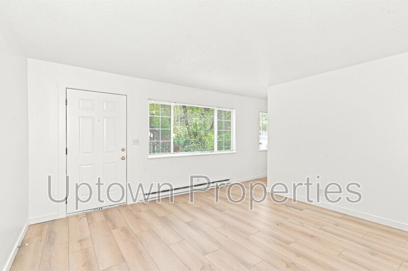 Renovated! Ground floor 2 bed/1 bath New floors, Cabinets, Quartz counters in the heart of Hillsdale! property image