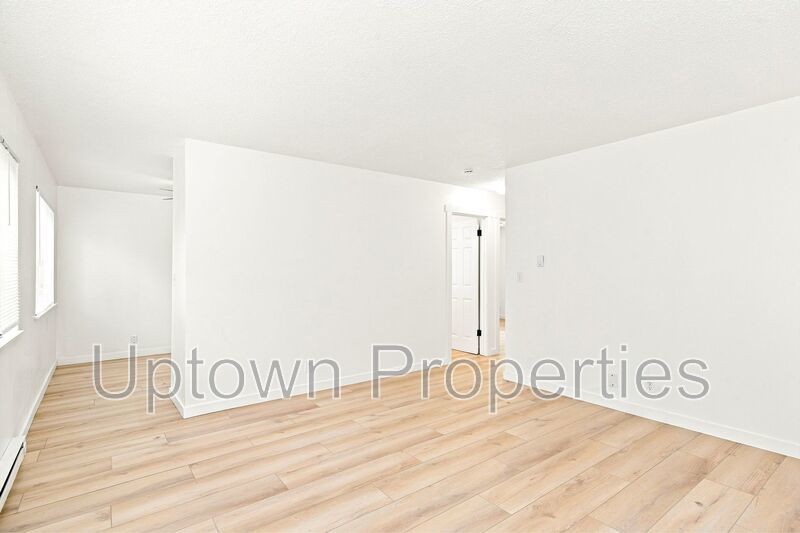 Renovated! Ground floor 2 bed/1 bath New floors, Cabinets, Quartz counters in the heart of Hillsdale! property image
