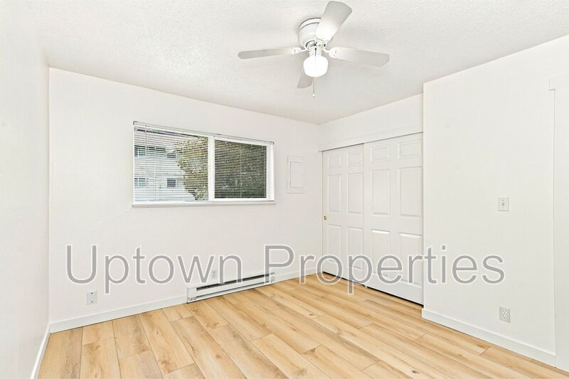 Renovated! Ground floor 2 bed/1 bath New floors, Cabinets, Quartz counters in the heart of Hillsdale! property image
