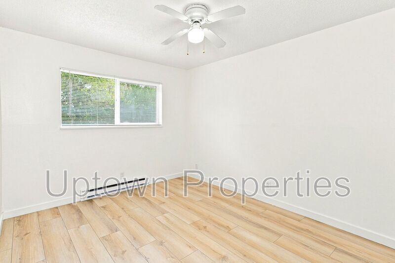 Renovated! Ground floor 2 bed/1 bath New floors, Cabinets, Quartz counters in the heart of Hillsdale! property image