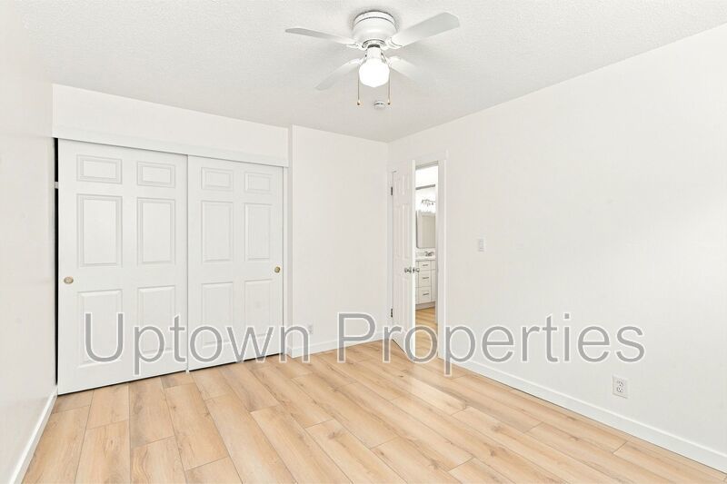 Renovated! Ground floor 2 bed/1 bath New floors, Cabinets, Quartz counters in the heart of Hillsdale! property image