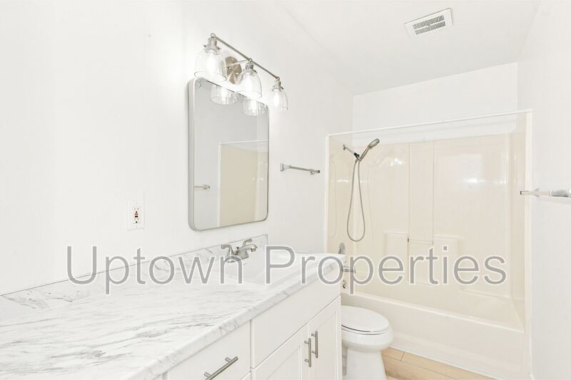 Renovated! Ground floor 2 bed/1 bath New floors, Cabinets, Quartz counters in the heart of Hillsdale! property image