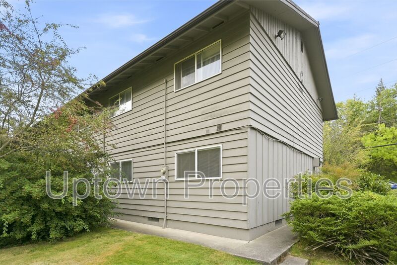Renovated! Ground floor 2 bed/1 bath New floors, Cabinets, Quartz counters in the heart of Hillsdale! property image