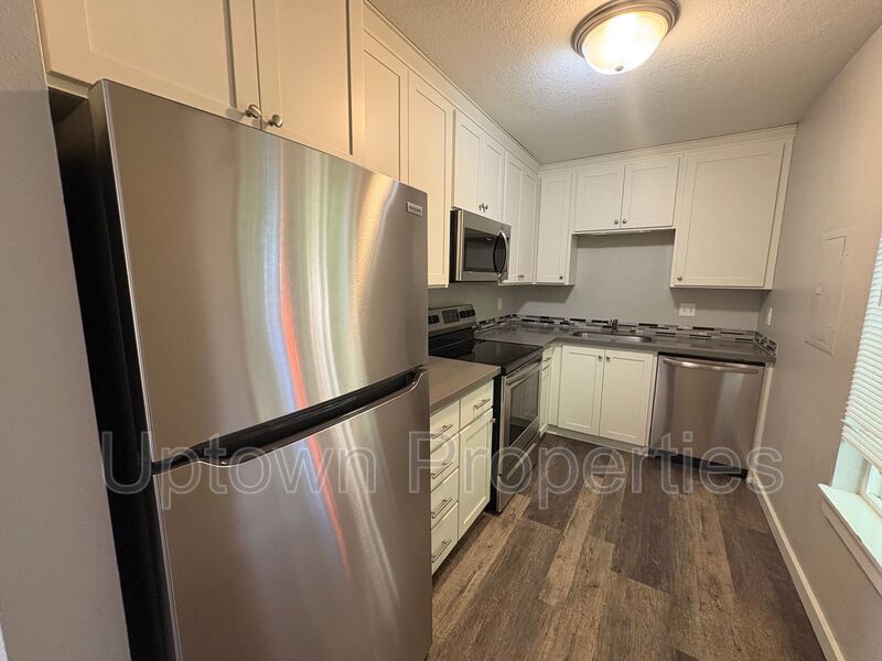 Spacious Central Beaverton Ground Floor 2/1 + W/D Included + Carport + Private Fenced Backyard + Pets Welcome!! property image