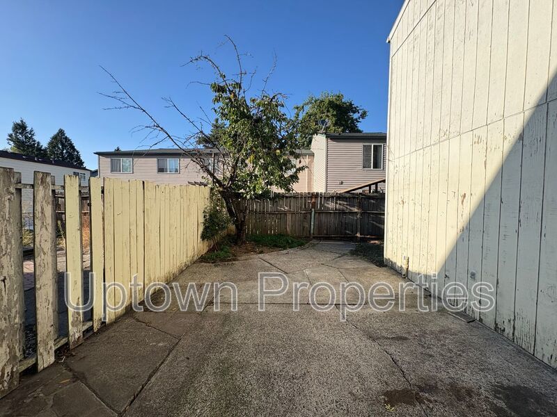 Spacious Central Beaverton Ground Floor 2/1 + W/D Included + Carport + Private Fenced Backyard + Pets Welcome!! property image