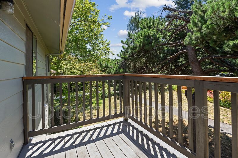 Updated Top Floor 2BR/1.5Bath + W/D Hookups property image