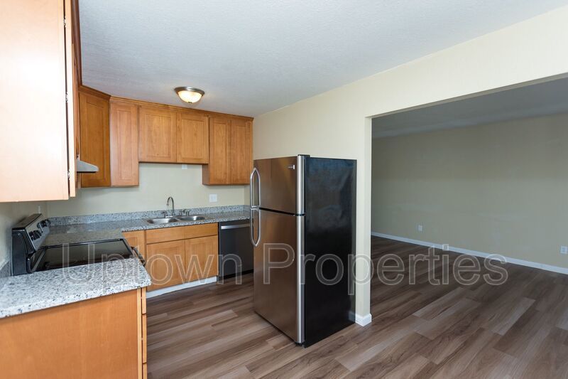 Top Floor 2BD/1BA with Mt. Hood Views in SW Portland + Off Street Parking + W/D On-Site property image