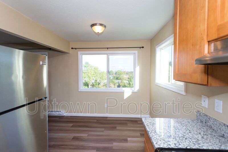 Top Floor 2BD/1BA with Mt. Hood Views in SW Portland + Off Street Parking + W/D On-Site property image