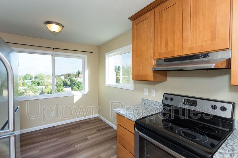 Top Floor 2BD/1BA with Mt. Hood Views in SW Portland + Off Street Parking + W/D On-Site property image