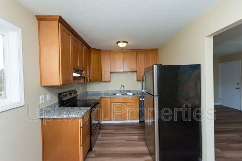 Top Floor 2BD/1BA with Mt. Hood Views in SW Portland + Off Street Parking + W/D On-Site property image
