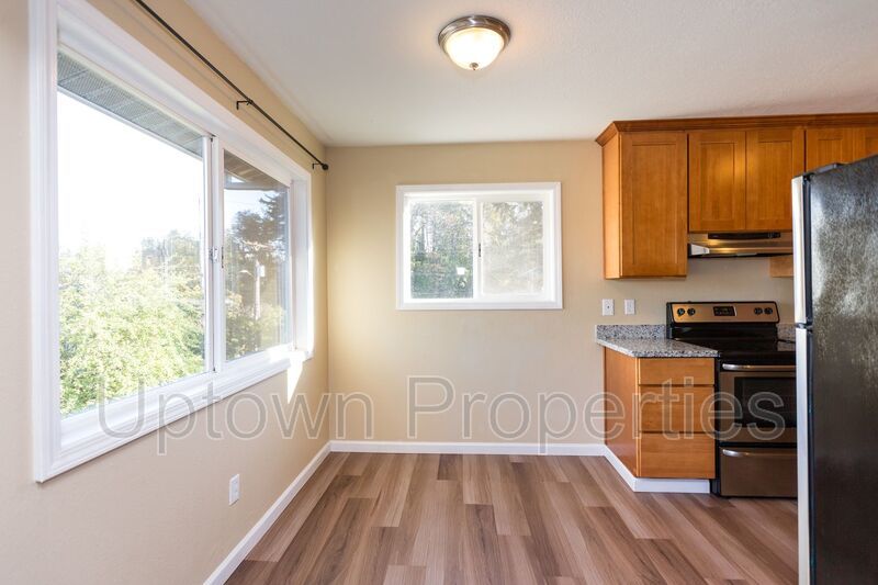 Top Floor 2BD/1BA with Mt. Hood Views in SW Portland + Off Street Parking + W/D On-Site property image
