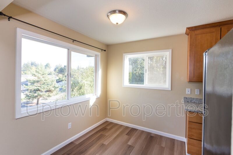 Top Floor 2BD/1BA with Mt. Hood Views in SW Portland + Off Street Parking + W/D On-Site property image