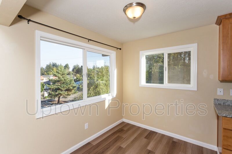 Top Floor 2BD/1BA with Mt. Hood Views in SW Portland + Off Street Parking + W/D On-Site property image