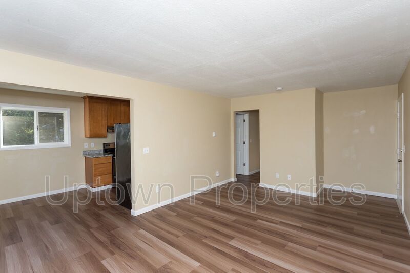 Top Floor 2BD/1BA with Mt. Hood Views in SW Portland + Off Street Parking + W/D On-Site property image