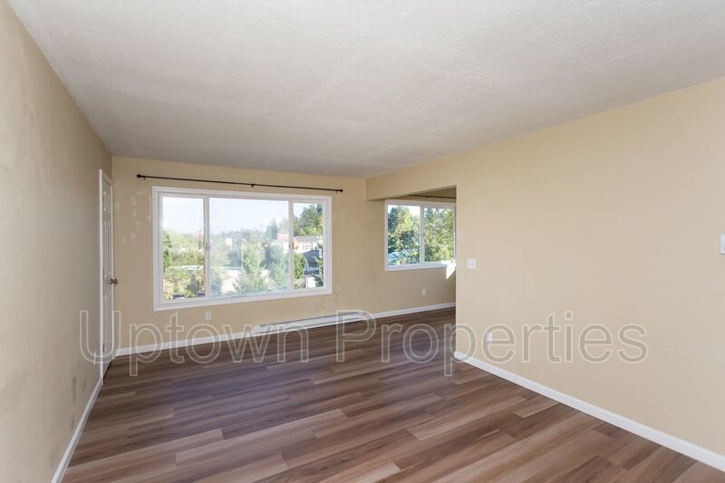 Top Floor 2BD/1BA with Mt. Hood Views in SW Portland + Off Street Parking + W/D On-Site property image