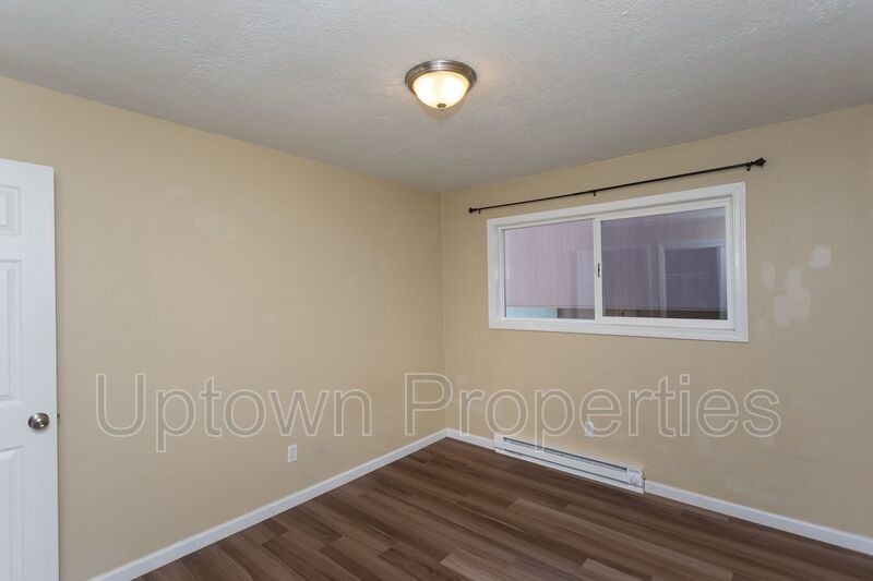 Top Floor 2BD/1BA with Mt. Hood Views in SW Portland + Off Street Parking + W/D On-Site property image