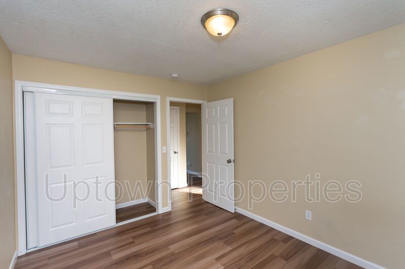 Top Floor 2BD/1BA with Mt. Hood Views in SW Portland + Off Street Parking + W/D On-Site property image