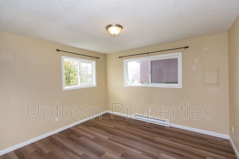 Top Floor 2BD/1BA with Mt. Hood Views in SW Portland + Off Street Parking + W/D On-Site property image
