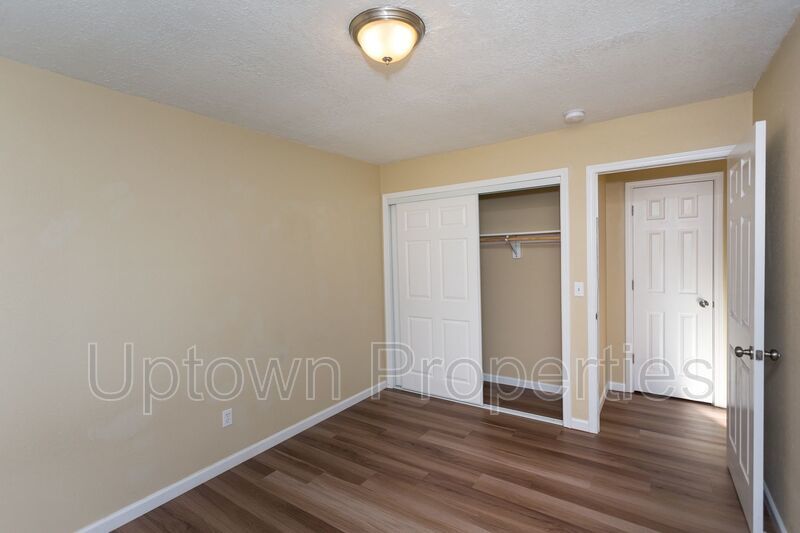 Top Floor 2BD/1BA with Mt. Hood Views in SW Portland + Off Street Parking + W/D On-Site property image