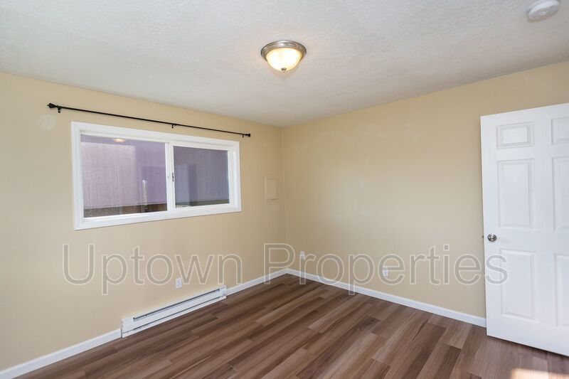 Top Floor 2BD/1BA with Mt. Hood Views in SW Portland + Off Street Parking + W/D On-Site property image