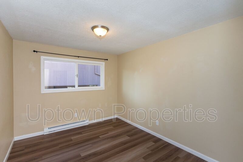 Top Floor 2BD/1BA with Mt. Hood Views in SW Portland + Off Street Parking + W/D On-Site property image