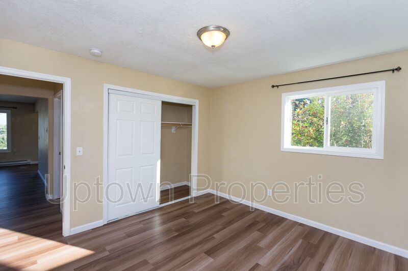 Top Floor 2BD/1BA with Mt. Hood Views in SW Portland + Off Street Parking + W/D On-Site property image