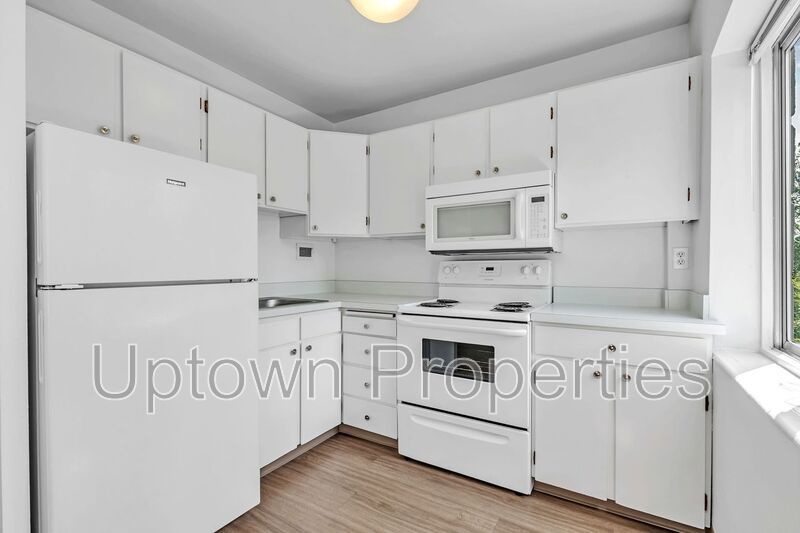 Renovated NW 23rd/Nob Hill 2 bed 1 bath Flat + Wood Floors + Off Street Parking + Laundry On site! property image