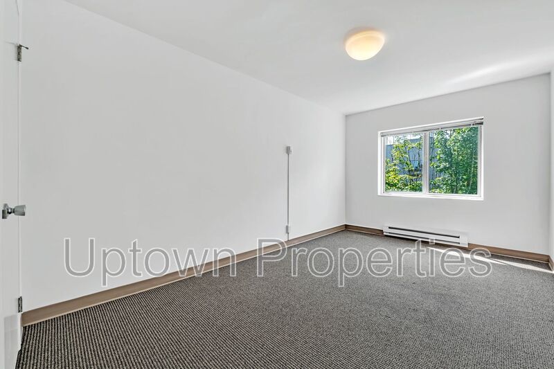 Renovated NW 23rd/Nob Hill 2 bed 1 bath Flat + Wood Floors + Off Street Parking + Laundry On site! property image