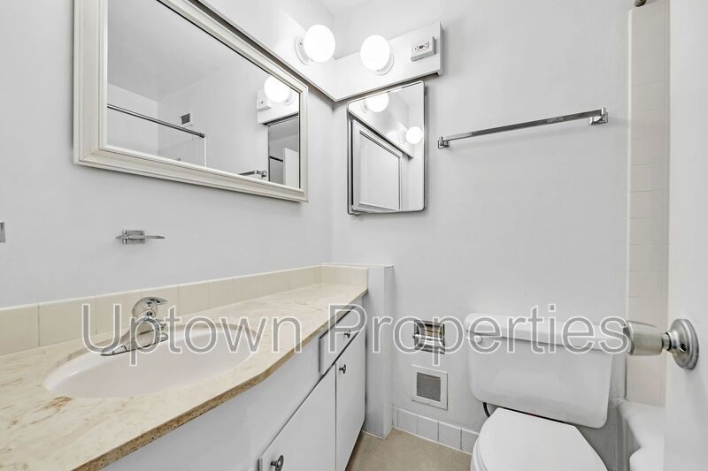 Renovated NW 23rd/Nob Hill 2 bed 1 bath Flat + Wood Floors + Off Street Parking + Laundry On site! property image