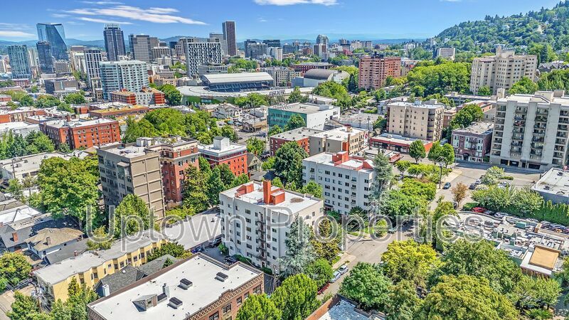 Renovated NW 23rd/Nob Hill 2 bed 1 bath Flat + Wood Floors + Off Street Parking + Laundry On site! property image