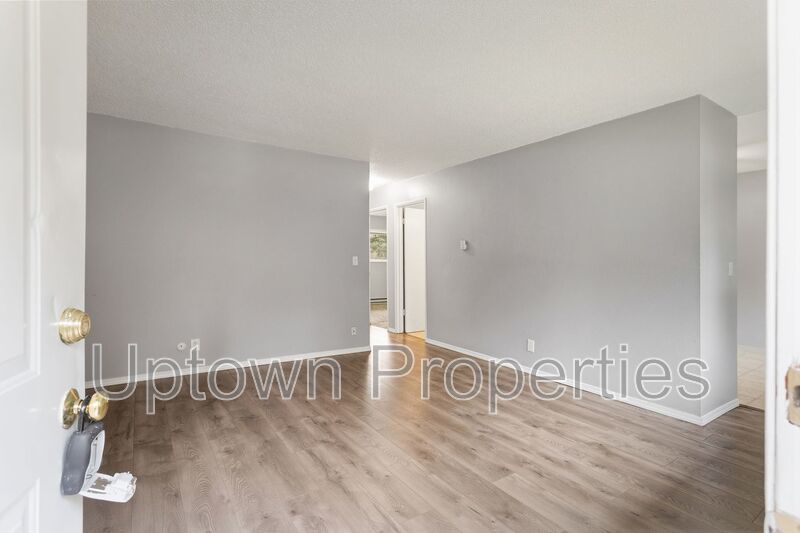 Charming Upstairs Unit in SW Portland with Easy City Access property image
