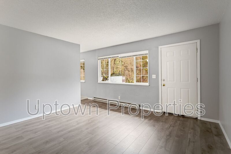 Charming Upstairs Unit in SW Portland with Easy City Access property image