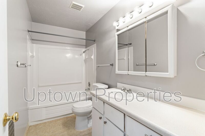 Charming Upstairs Unit in SW Portland with Easy City Access property image