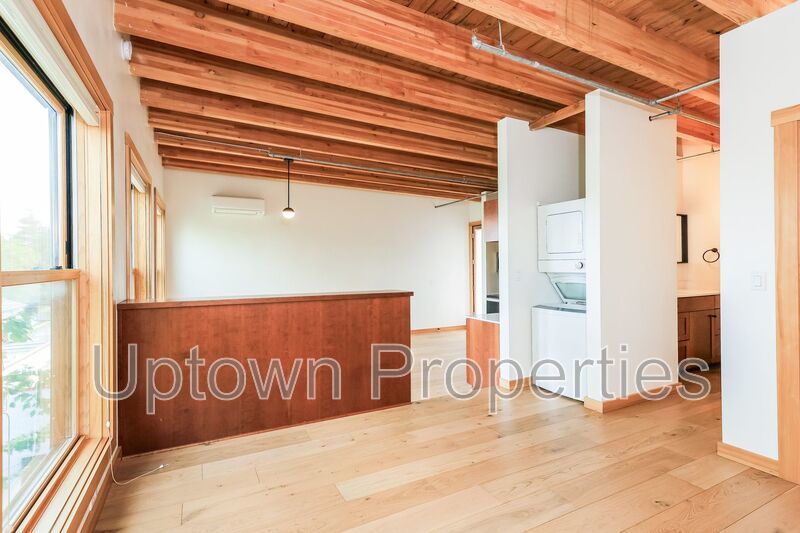 !!First Full Month Rent Free!! 1BD/1BTH + Sunken Living Room + W/D + A/C property image