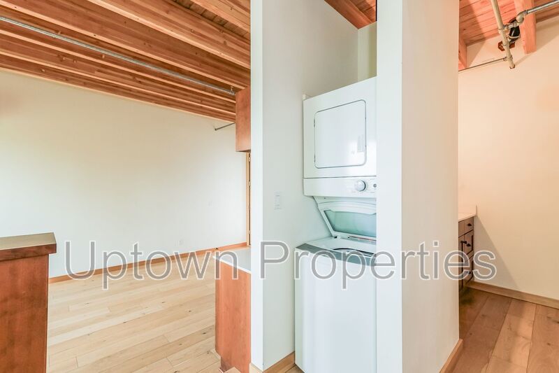 !!First Full Month Rent Free!! 1BD/1BTH + Sunken Living Room + W/D + A/C property image