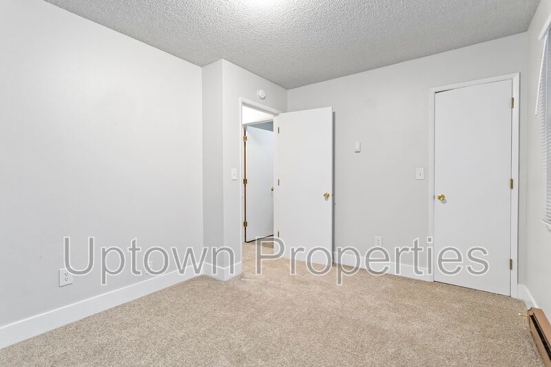2/1.5 bath Townhome+W/D Hookups+Carport+Fenced Patio/Yard property image