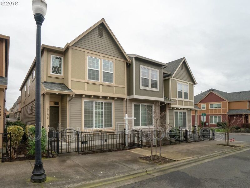 Beautiful Elmonica 3BR/2.5BA Townhouse w/ Front Fenced Patio + 2-Car Garage + Clubhouse/Fitness Center + W/D + Pets Welcome!! property image