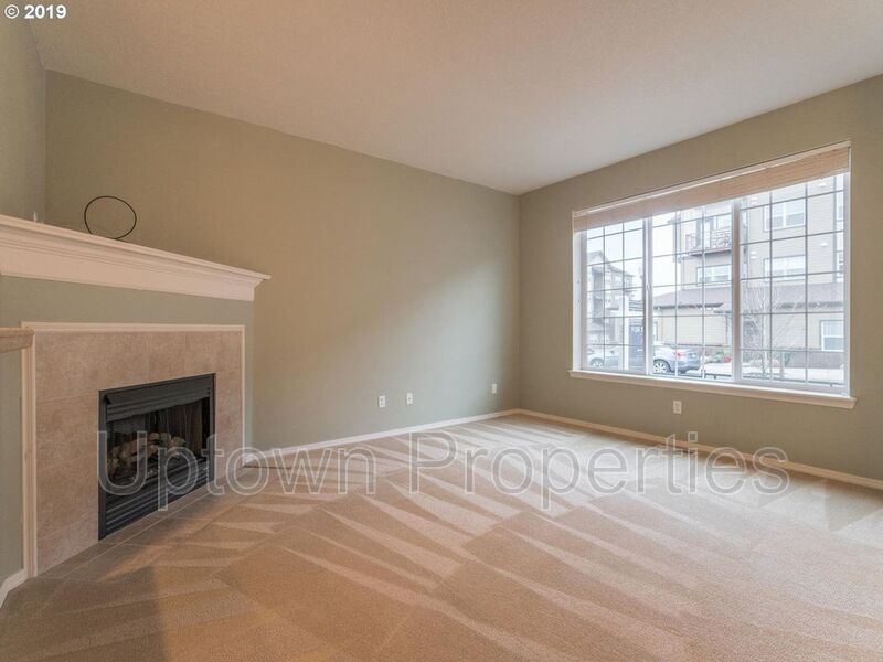 Beautiful Elmonica 3BR/2.5BA Townhouse w/ Front Fenced Patio + 2-Car Garage + Clubhouse/Fitness Center + W/D + Pets Welcome!! property image