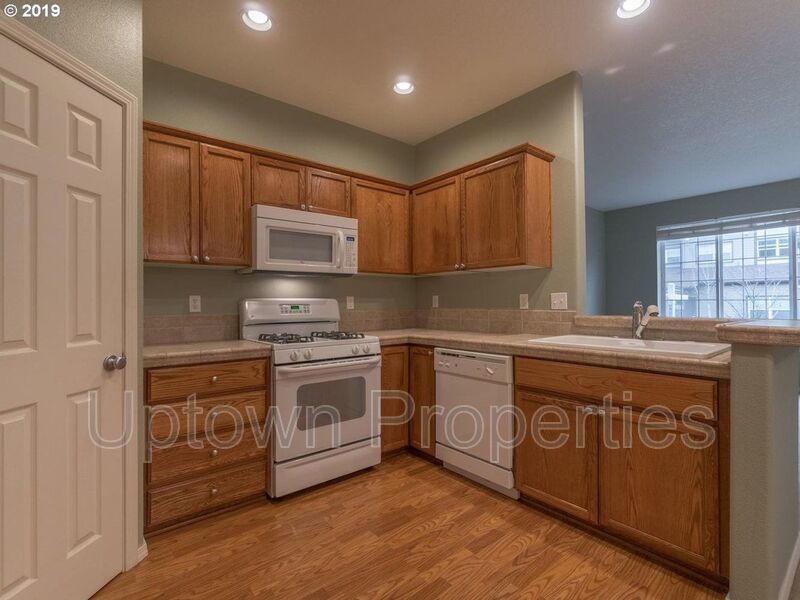Beautiful Elmonica 3BR/2.5BA Townhouse w/ Front Fenced Patio + 2-Car Garage + Clubhouse/Fitness Center + W/D + Pets Welcome!! property image