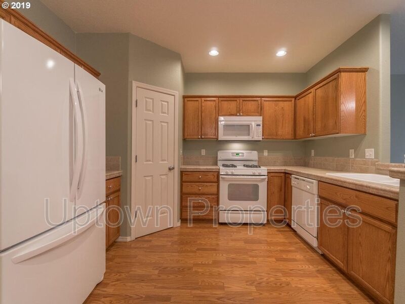 Beautiful Elmonica 3BR/2.5BA Townhouse w/ Front Fenced Patio + 2-Car Garage + Clubhouse/Fitness Center + W/D + Pets Welcome!! property image