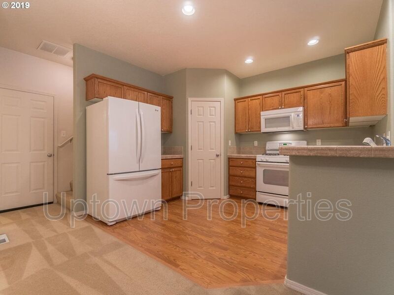 Beautiful Elmonica 3BR/2.5BA Townhouse w/ Front Fenced Patio + 2-Car Garage + Clubhouse/Fitness Center + W/D + Pets Welcome!! property image