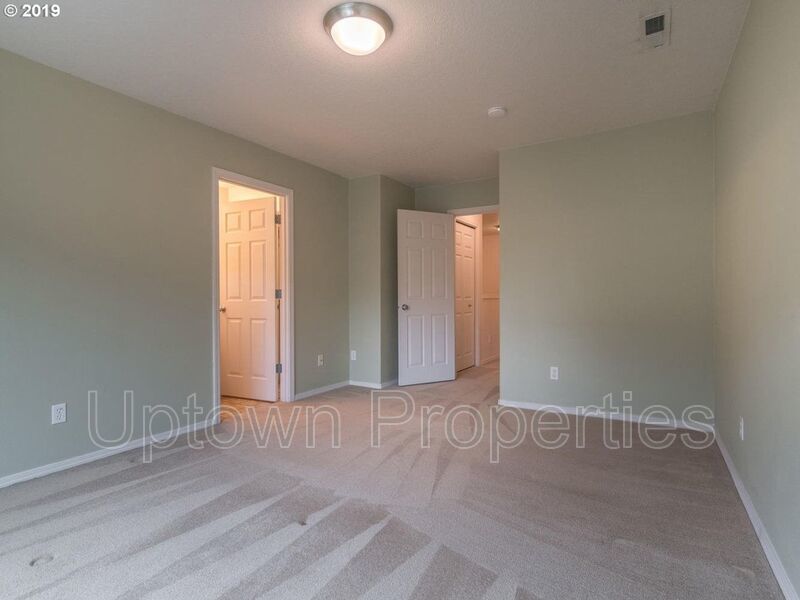Beautiful Elmonica 3BR/2.5BA Townhouse w/ Front Fenced Patio + 2-Car Garage + Clubhouse/Fitness Center + W/D + Pets Welcome!! property image