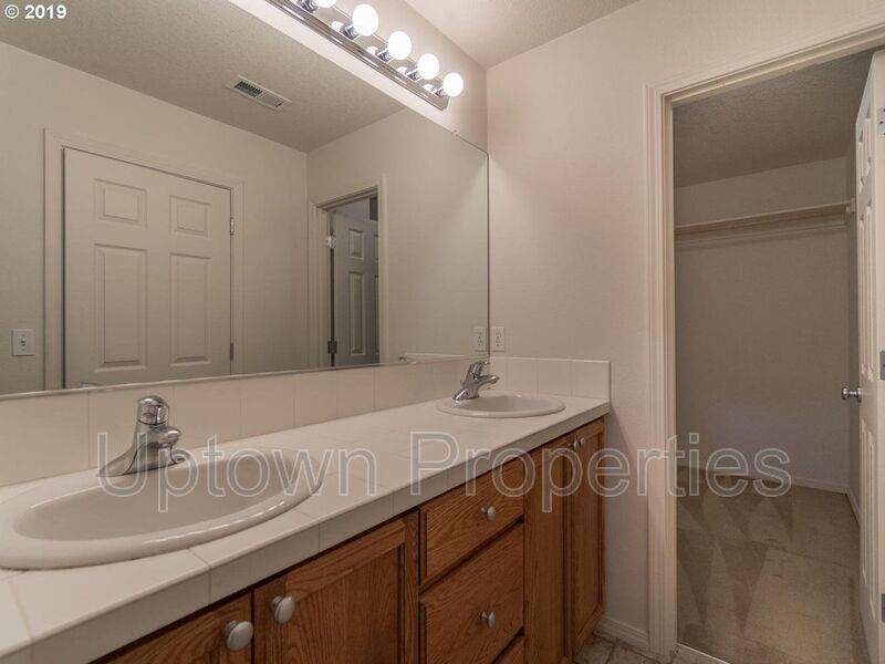Beautiful Elmonica 3BR/2.5BA Townhouse w/ Front Fenced Patio + 2-Car Garage + Clubhouse/Fitness Center + W/D + Pets Welcome!! property image